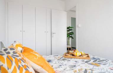 ES: Armarios empotrados con gran capacidad de almacenamiento EN: Built-in wardrobes with ample storage space FR: Placards intégrés avec grande capacité de rangement