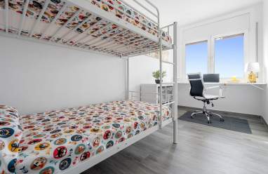 ES: Tercer dormitorio con literas, perfecto para niños EN: Third bedroom with bunk beds, perfect for kids FR: Troisième chambre avec lits superposés, parfaite pour les enfants