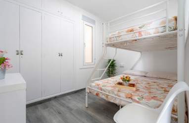 ES: Tercer dormitorio con literas, perfecto para niños EN: Third bedroom with bunk beds, perfect for kids FR: Troisième chambre avec lits superposés, parfaite pour les enfants